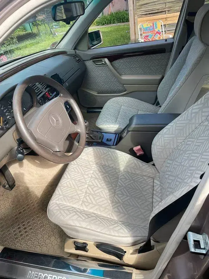 Gebraucht Mercedes C180 Elegance 122 PS (89 kW) 1994 Limousine