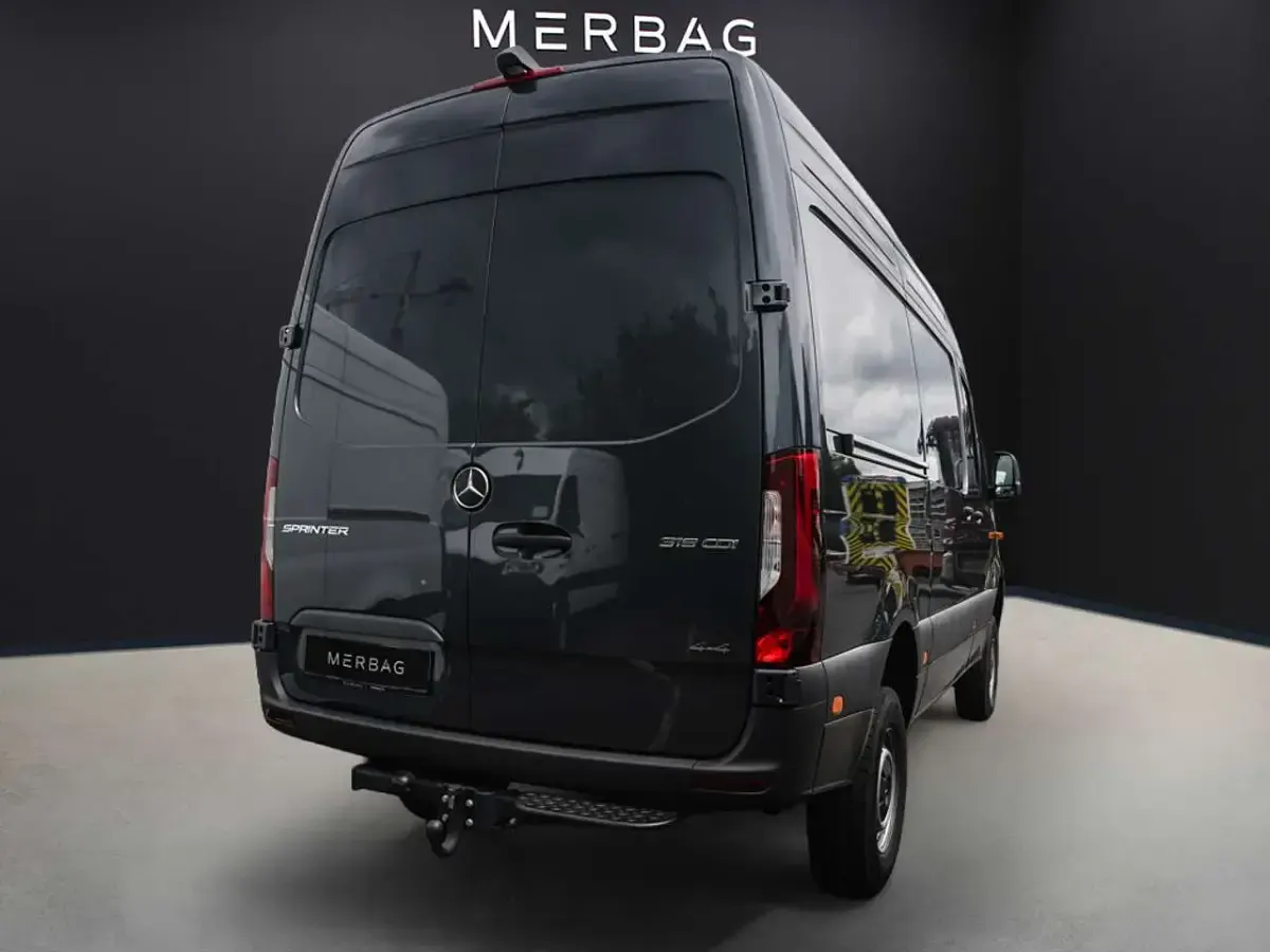 Gebraucht Mercedes Sprinter 190 PS (139 kW) 2025 Tenoritgrau Van