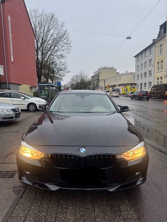 Gebraucht BMW 320 Sport Line 184 PS (135 kW) 2012 Schwarz Limousine