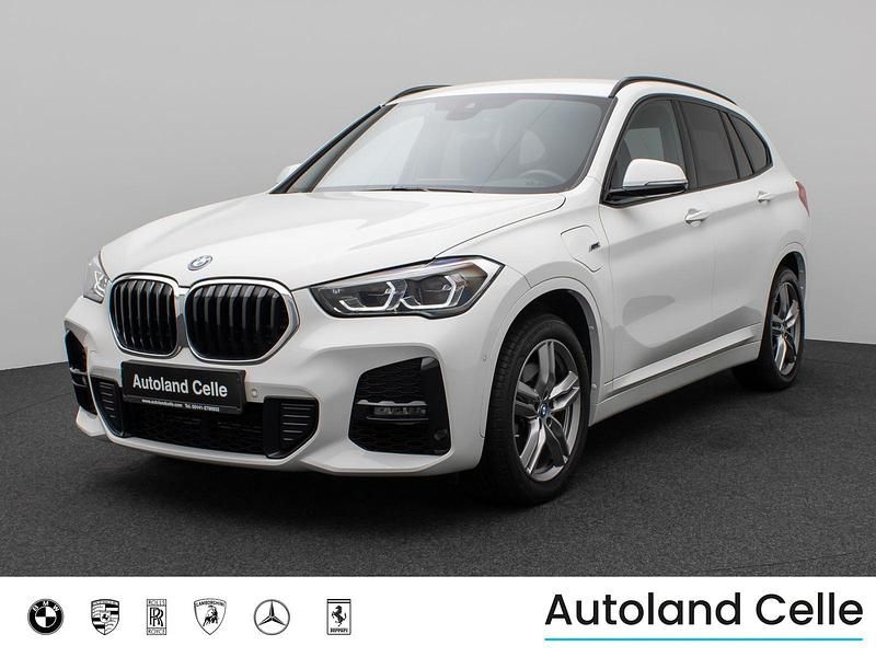 Alpinweiß uni300schwarz Gebraucht 2022 BMW X1 M Sport SUV | 28.999 € (Fairer Preis) - Bild 1/4