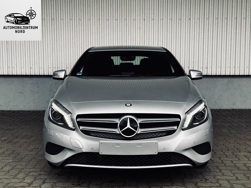 Gebraucht Mercedes A180 109 PS (80 kW) 2015 Silber Limousine