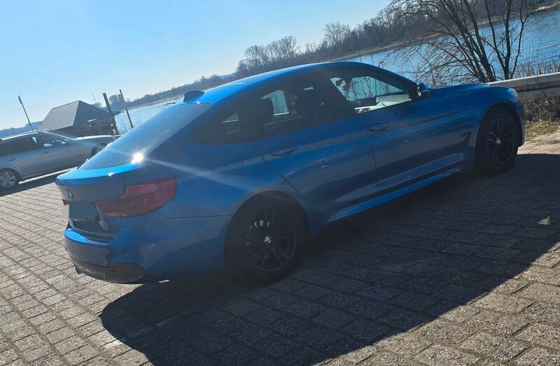 Schwarz Gebraucht 2018 BMW 318 Gran Turismo M Sport Limousine | 20.500 € (Teuer) - Bild 1/4