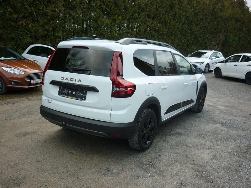 Gebraucht Dacia Jogger 141 PS (103 kW) 2024 Weiß Van / Kleinbus
