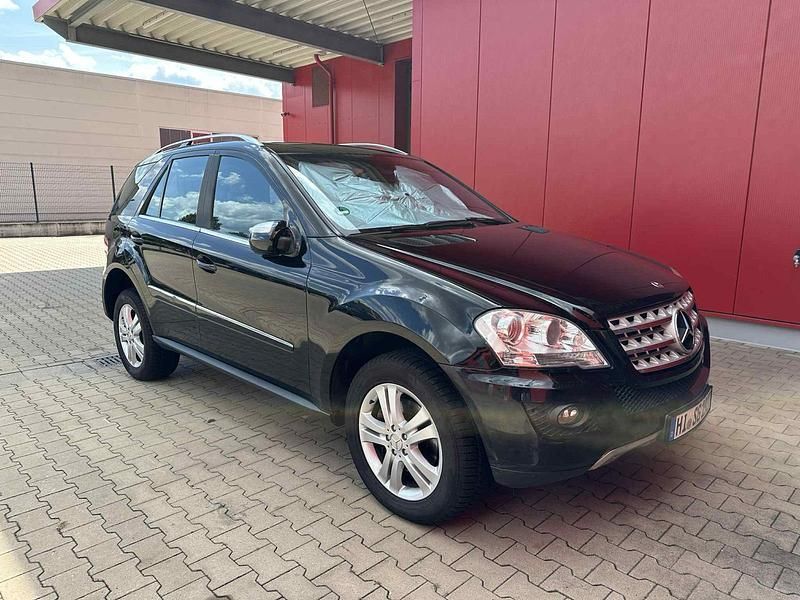 Schwarz Gebraucht 2009 Mercedes ML320 SUV | 10.000 € - Bild 1/4