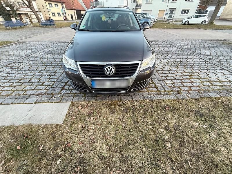 Gebraucht VW Passat 140 PS (102 kW) 2011 Braun Kombi