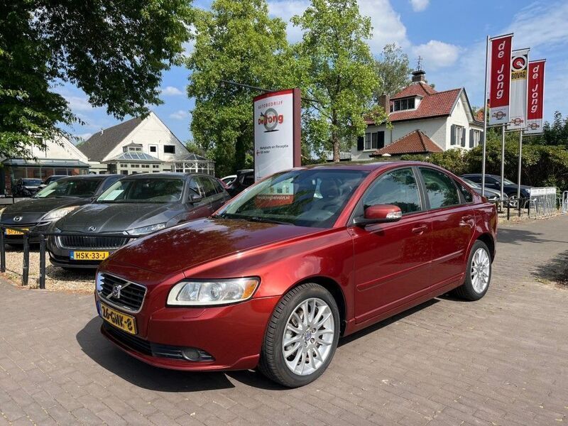 Rot Gebraucht 2008 Volvo S40 Momentum Limousine | 3.950 € - Bild 1/4