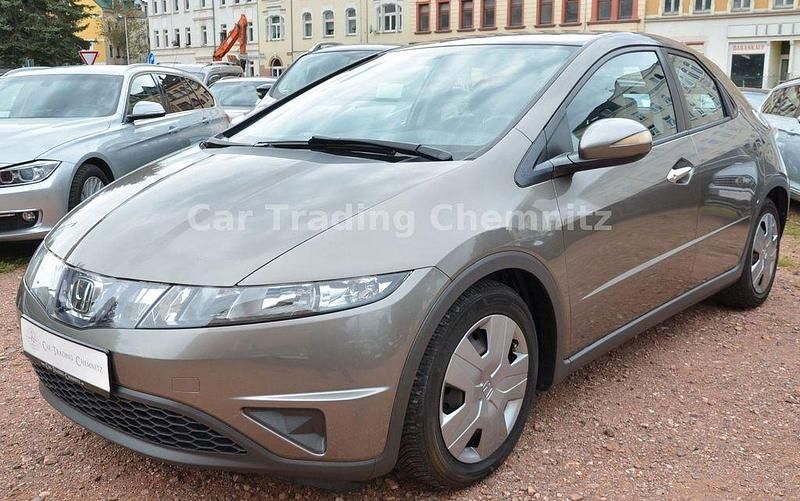 Grau Gebraucht 2006 Honda Civic Comfort Limousine | 6.999 € (Teuer) - Bild 1/4