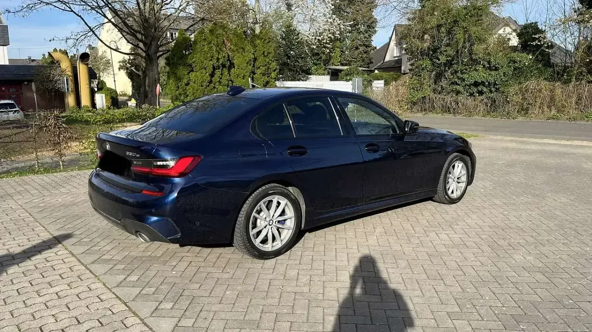 Gebraucht BMW 330e M Sport 292 PS (214 kW) 2019 Blau Limousine