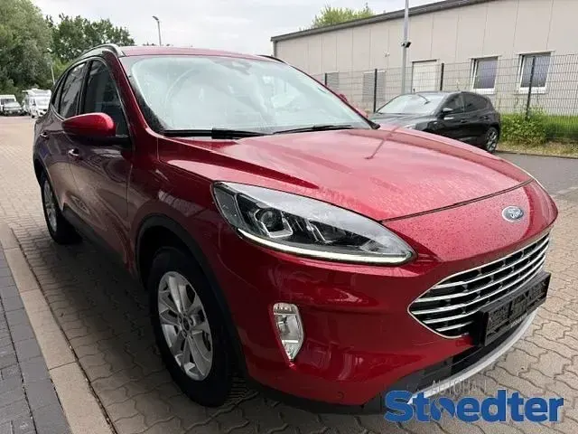 Gebraucht Ford Kuga Titanium 152 PS (111 kW) 2021 Rot SUV