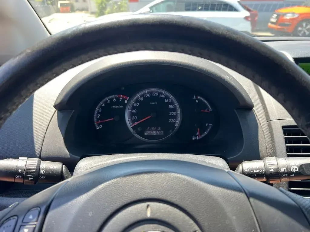 Gebraucht Mazda 5 Exclusive 116 PS (85 kW) 2009 Rot Van / Kleinbus