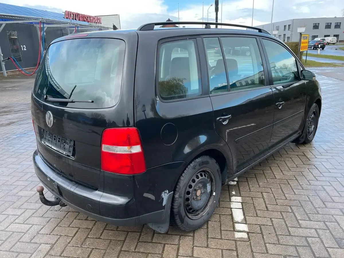 Gebraucht VW Touran 104 PS (76 kW) 2004 Schwarz Van / Kleinbus