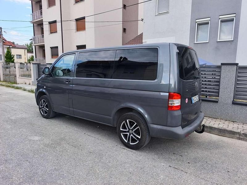 Gebraucht VW T5 Trendline 140 PS (102 kW) 2010 Grau Van