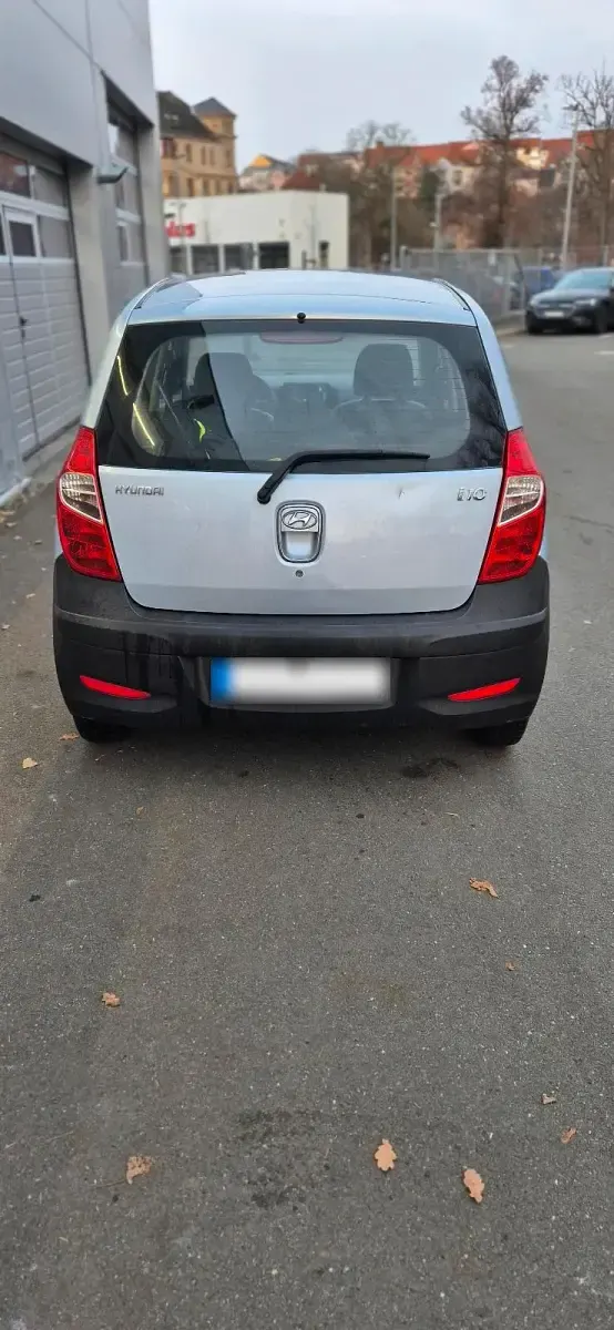 Gebraucht Hyundai i10 69 PS (50 kW) 2012 Grau Kleinwagen