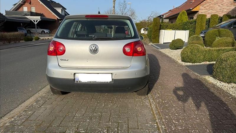 Gebraucht VW Golf V 80 PS (58 kW) 2007 Silber Limousine