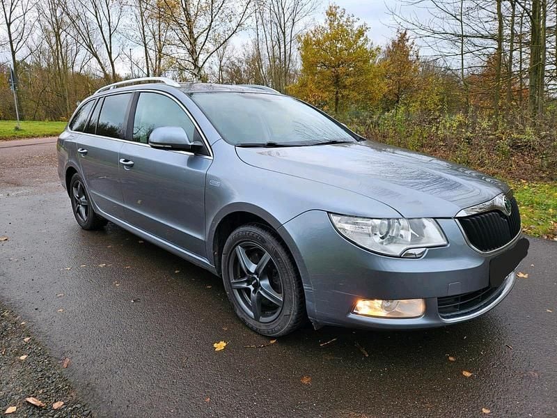 Gebraucht Skoda Superb 160 PS (117 kW) 2012 Grau Kombi