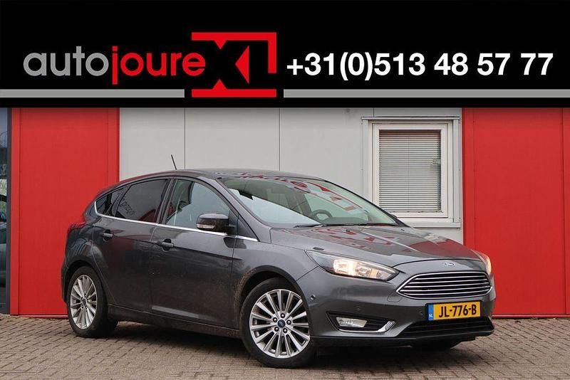 Gebraucht Ford Focus Titanium 120 PS (88 kW) 2016 Grau Limousine