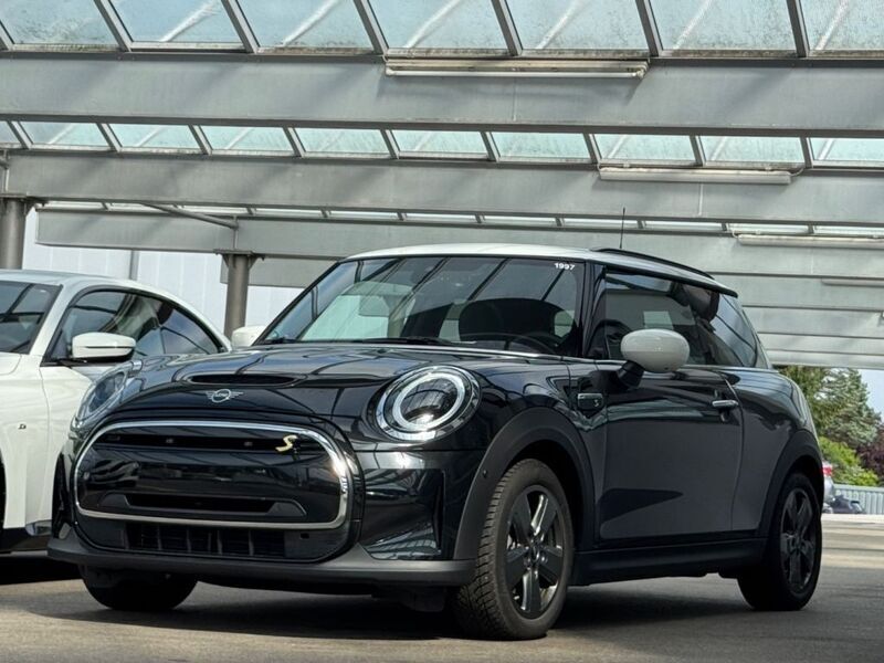 Midnight black ii (metallic) Gebraucht 2023 Mini Cooper Kleinwagen | 22.950 € (Teuer) - Bild 1/4