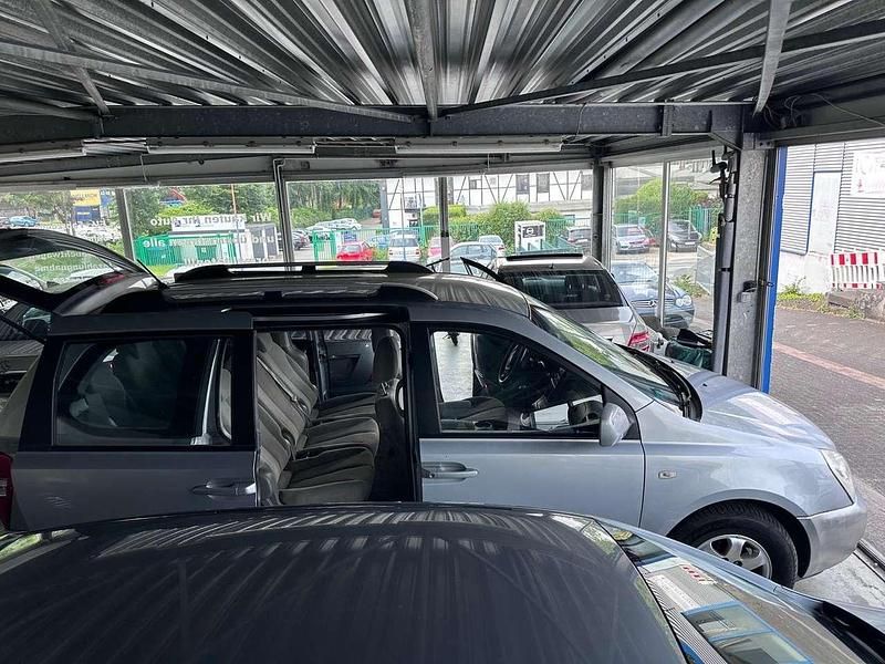 Gebraucht Kia Carnival Basis 185 PS (136 kW) 2008 Diamantsilber met. Van / Kleinbus
