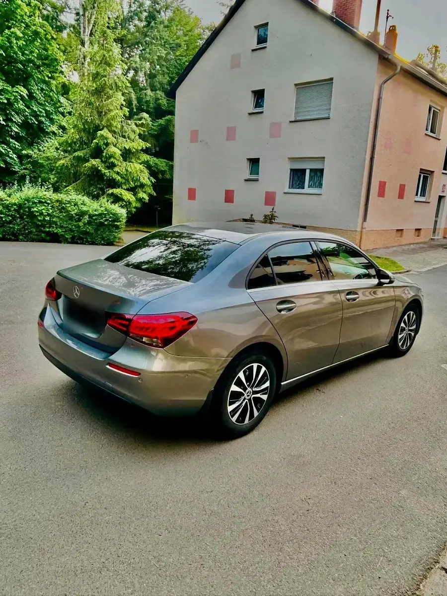 Gebraucht Mercedes A200 164 PS (120 kW) 2022 Grau Limousine