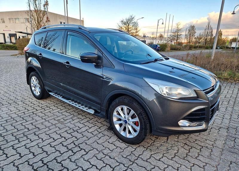 Gebraucht Ford Kuga Titanium 120 PS (88 kW) 2016 Grau SUV