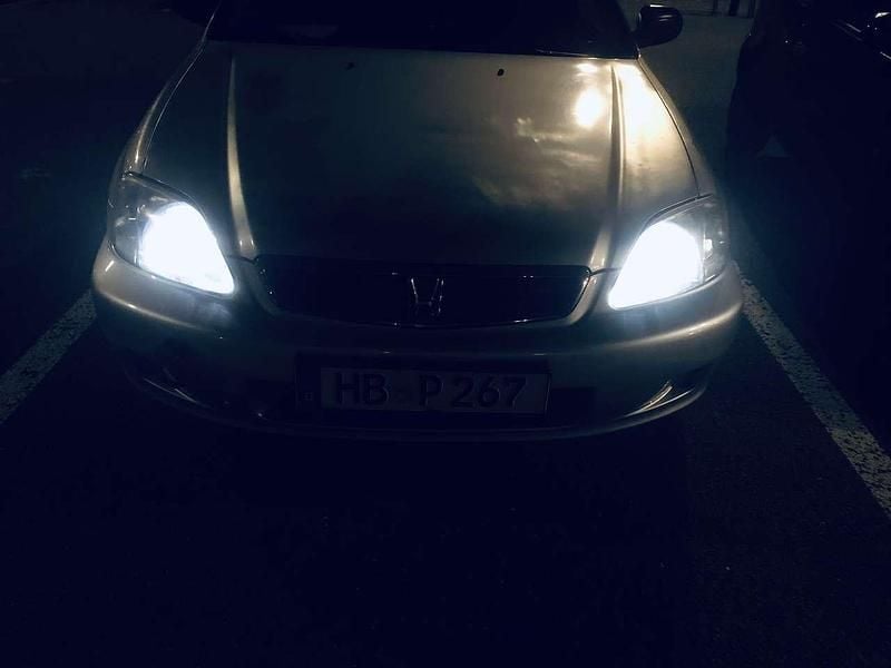 Second-hand Honda Civic 75 CP (55 kW) 2000 Berlinǎ