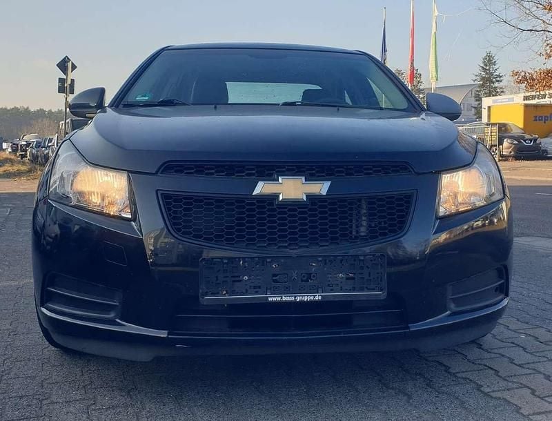 Karbonschw graphitschw midnigh Gebraucht 2011 Chevrolet Cruze Limousine | 2.690 € (Guter Preis) - Bild 1/4