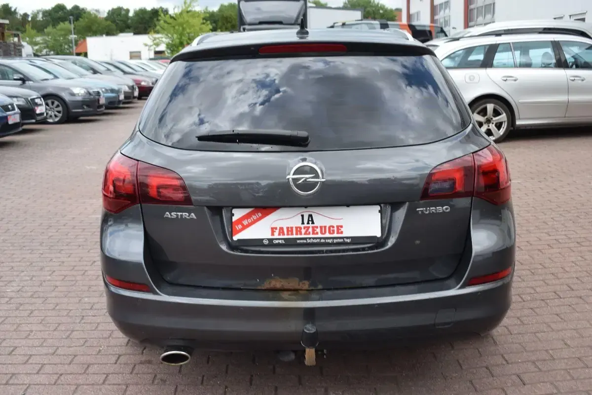 Gebraucht Opel Astra Innovation 140 PS (102 kW) 2011 Grau Kombi
