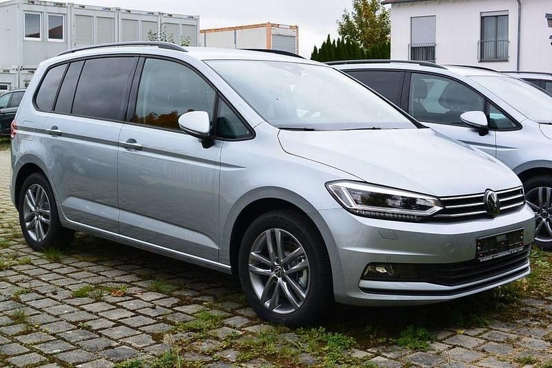 Silber Neu 2025 VW Touran Edition Van / Kleinbus | 31.999 € - Bild 1/4