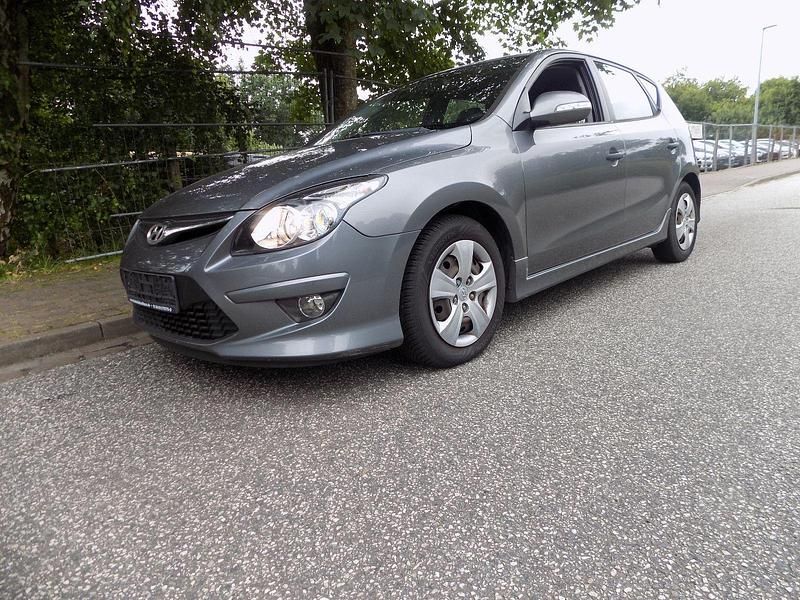 Gebraucht Hyundai i30 Classic 109 PS (80 kW) 2012 Grau Limousine