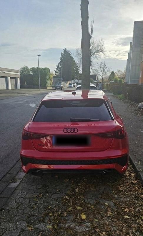 Gebraucht Audi RS3 Ambiente 400 PS (294 kW) 2022 Rot Limousine