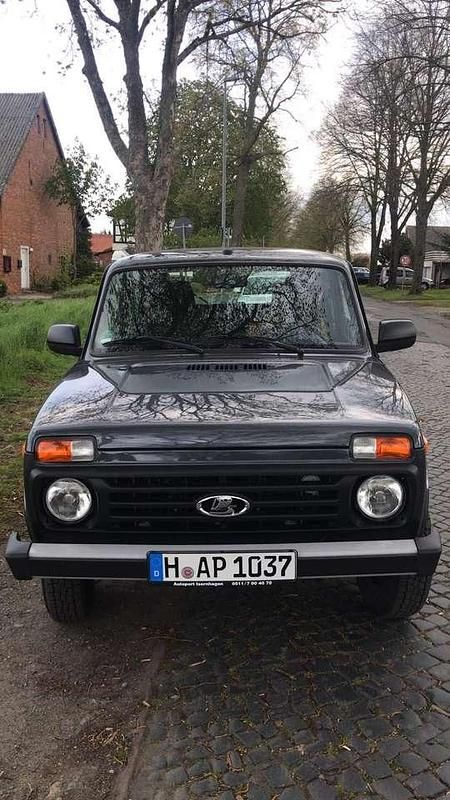 Braun Gebraucht 2021 Lada niva SUV | 15.000 € (Etwas zu teuer) - Bild 1/2