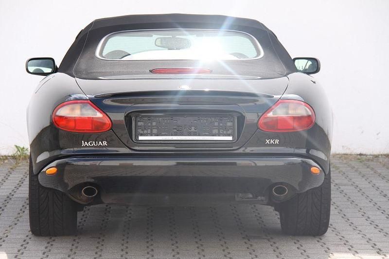 Używany Jaguar XKR 363 KM (266 kW) 1998 Czarny Kabriolet