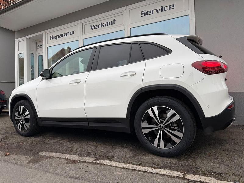 Gebraucht Mercedes GLA200 Advanced Plus 163 PS (119 kW) 2024 Weiß SUV