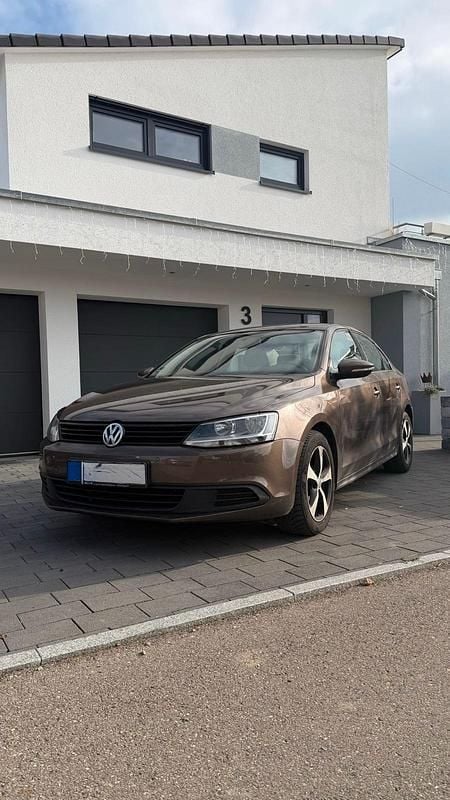 Gebraucht VW Jetta 104 PS (76 kW) 2011 Braun Limousine