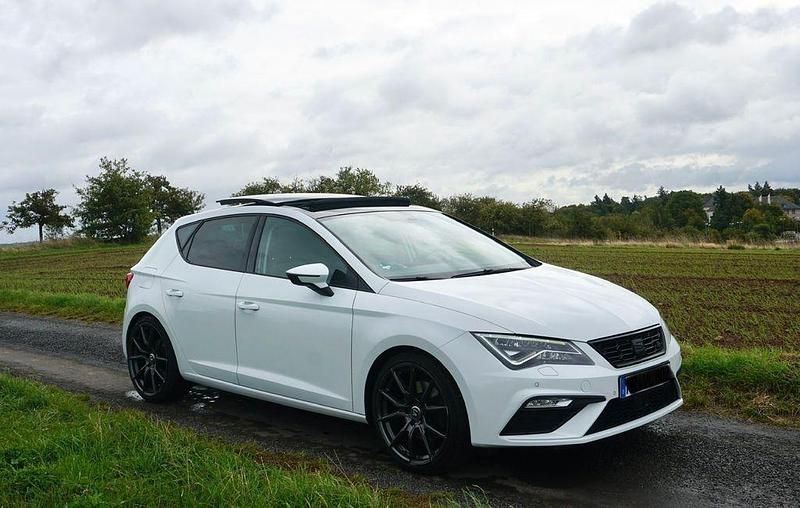 Weiß Gebraucht 2018 Seat Leon FR Limousine | 19.500 € (Etwas zu teuer) - Bild 1/4