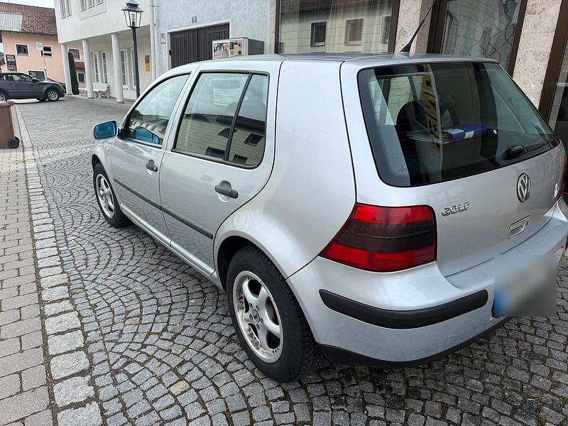 Second-hand VW Golf IV 75 CP (55 kW) 2000 Gri Berlinǎ