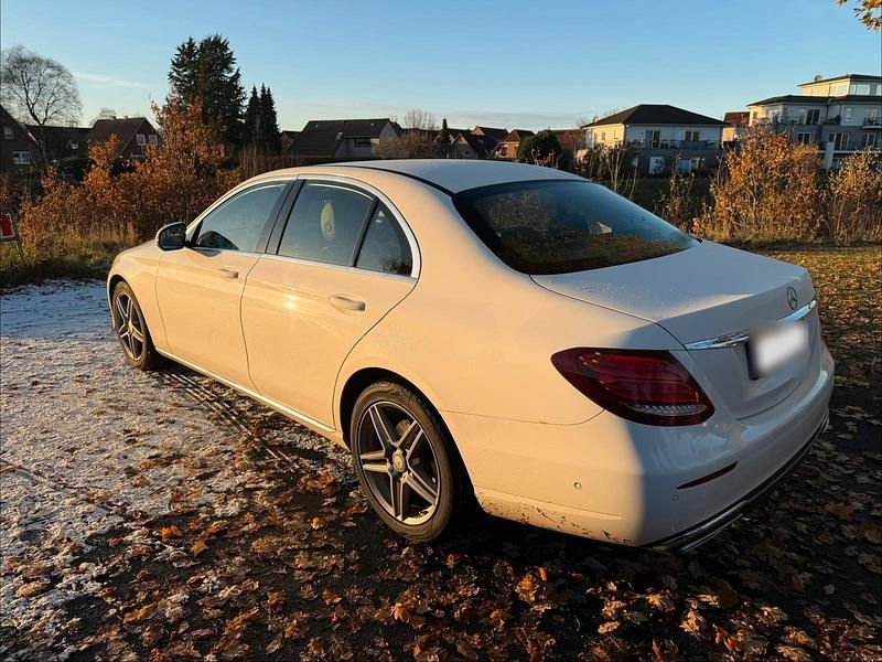 Gebraucht Mercedes E220 194 PS (142 kW) 2016 Weiß Limousine