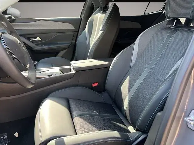 Neu Peugeot 408 Allure 136 PS (100 kW) 2025 Manufacturer SUV