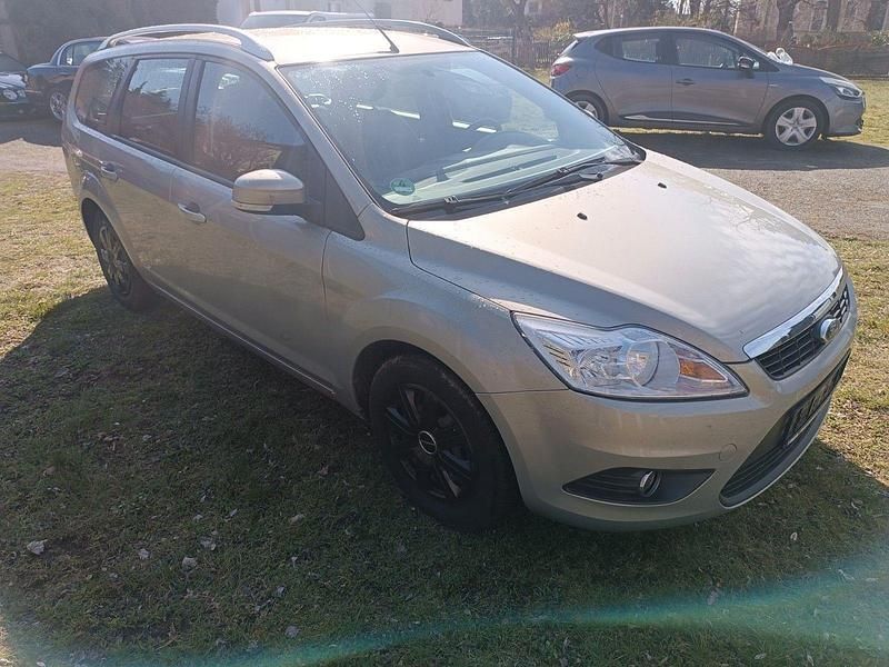 Gebraucht Ford Focus 101 PS (74 kW) 2010 Silber Kombi