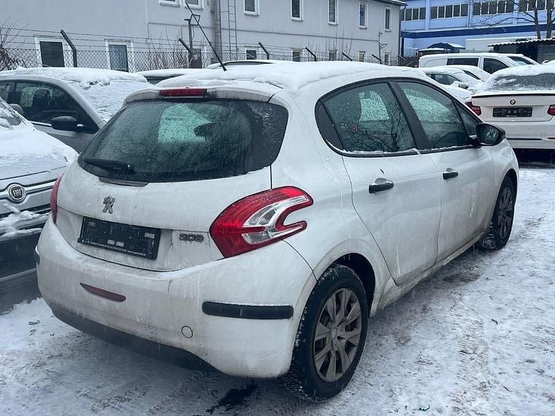 Gebraucht Peugeot 208 Access 68 PS (50 kW) 2013 Weiß Kleinwagen