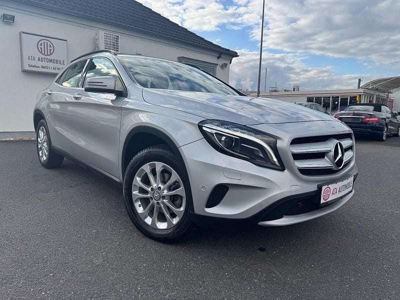 Gebraucht Mercedes GLA200 Style 136 PS (100 kW) 2016 Silber SUV