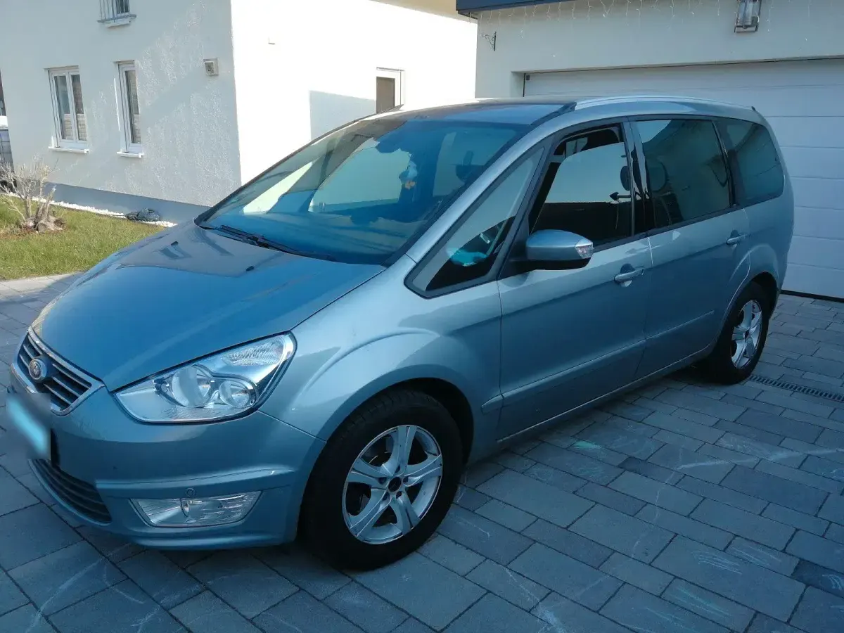 Używany Ford Galaxy Ambiente 145 KM (106 kW) 2011 Srebrny Minivan