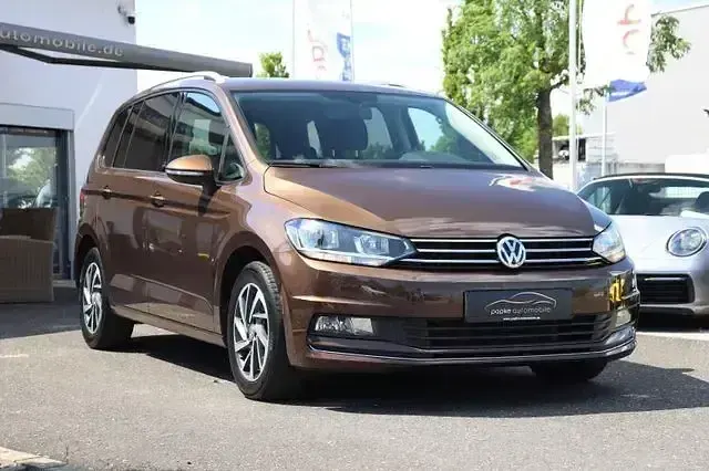 Gebraucht VW Touran Sound 150 PS (110 kW) 2017 Nutshell brown metallic Van / Kleinbus