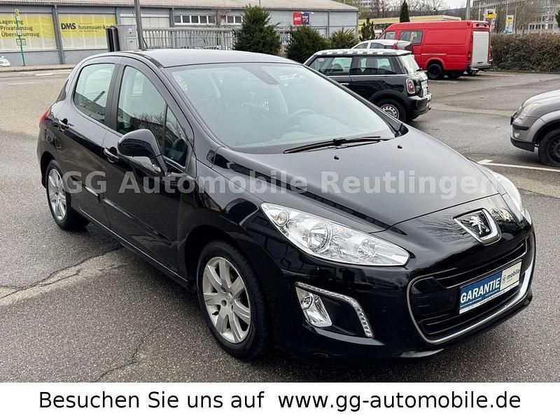 Gebraucht Peugeot 308 Active 120 PS (88 kW) 2012 Schwarz Limousine