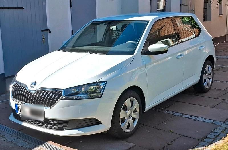 Weiß Gebraucht 2019 Skoda Fabia Kleinwagen | 9.700 € (Guter Preis) - Bild 1/4
