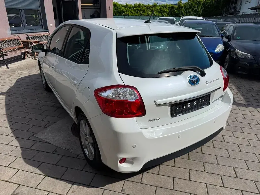 Gebraucht Toyota Auris 136 PS (100 kW) 2011 Weiß Kleinwagen