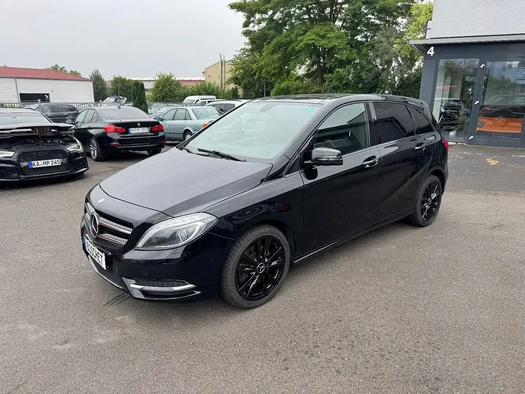 Gebraucht Mercedes B250 211 PS (155 kW) 2013 Schwarz Kleinwagen