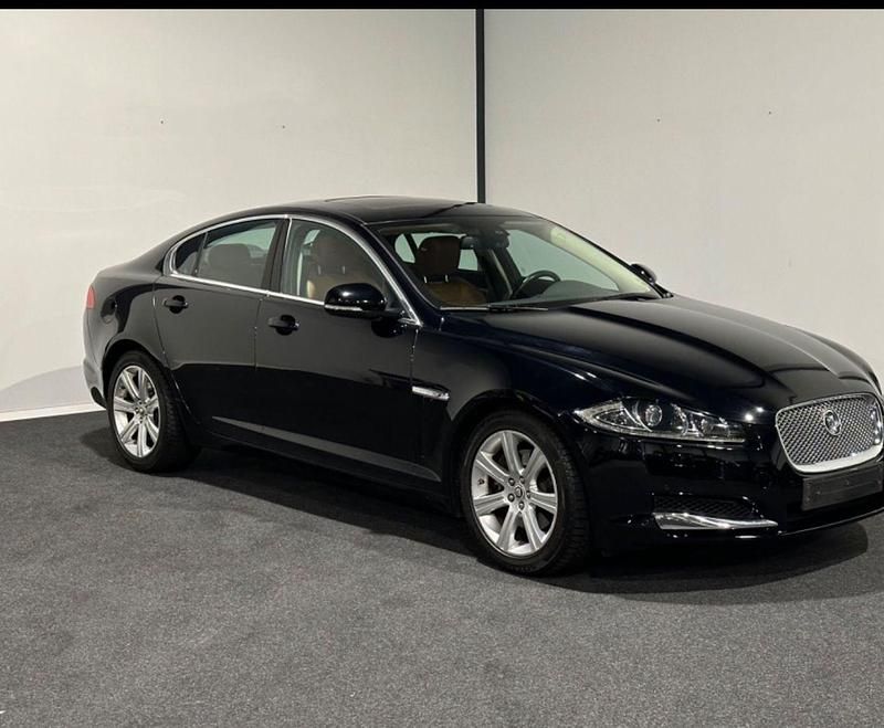 Schwarz Gebraucht 2011 Jaguar XF Limousine | 9.999 € (Fairer Preis) - Bild 1/4