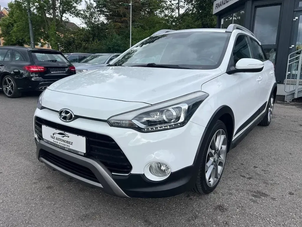Gebraucht Hyundai i20 Active 101 PS (74 kW) 2017 Weiß Limousine