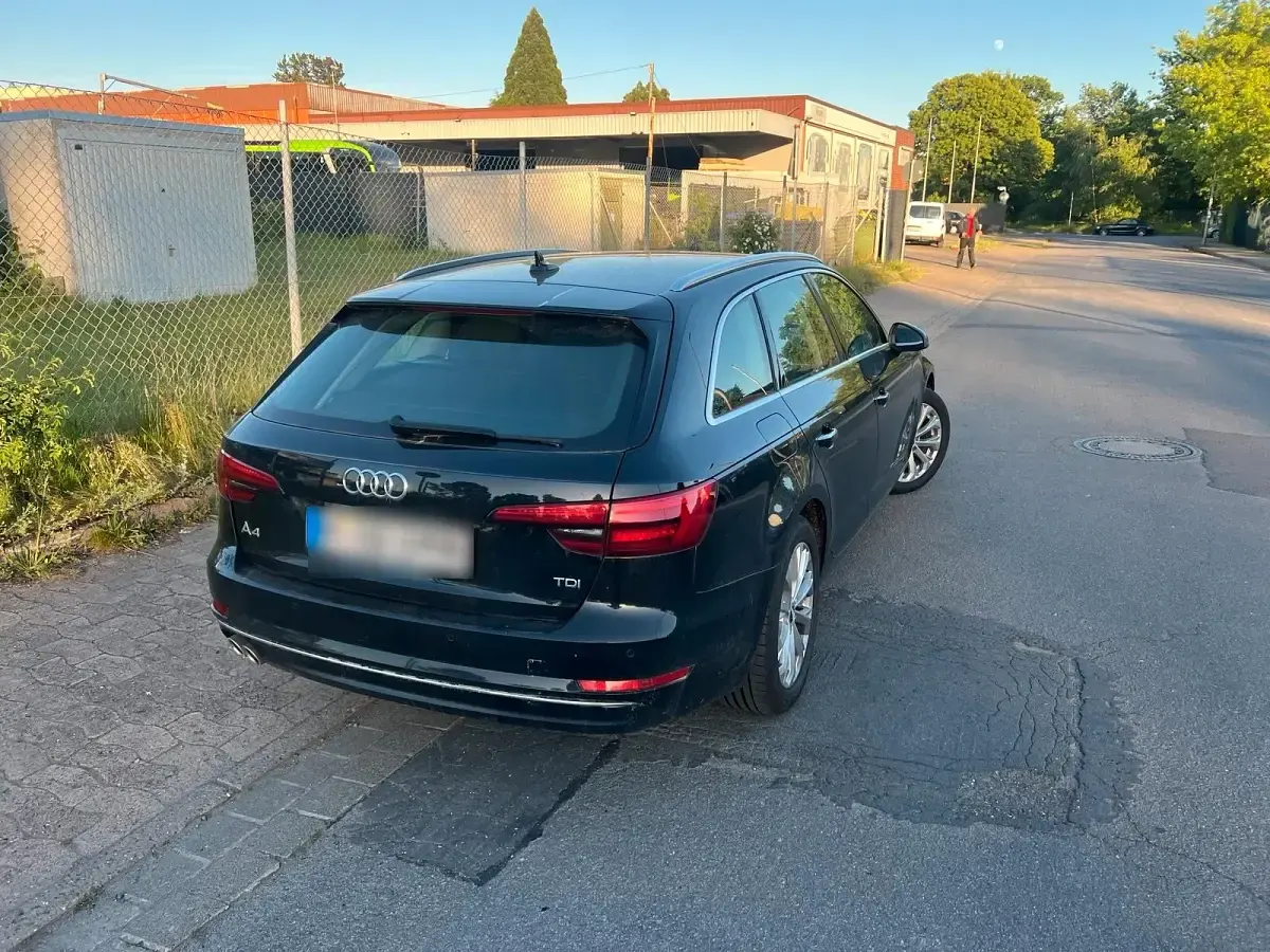 Gebraucht Audi A4 Design 190 PS (139 kW) 2016 Schwarz Kombi